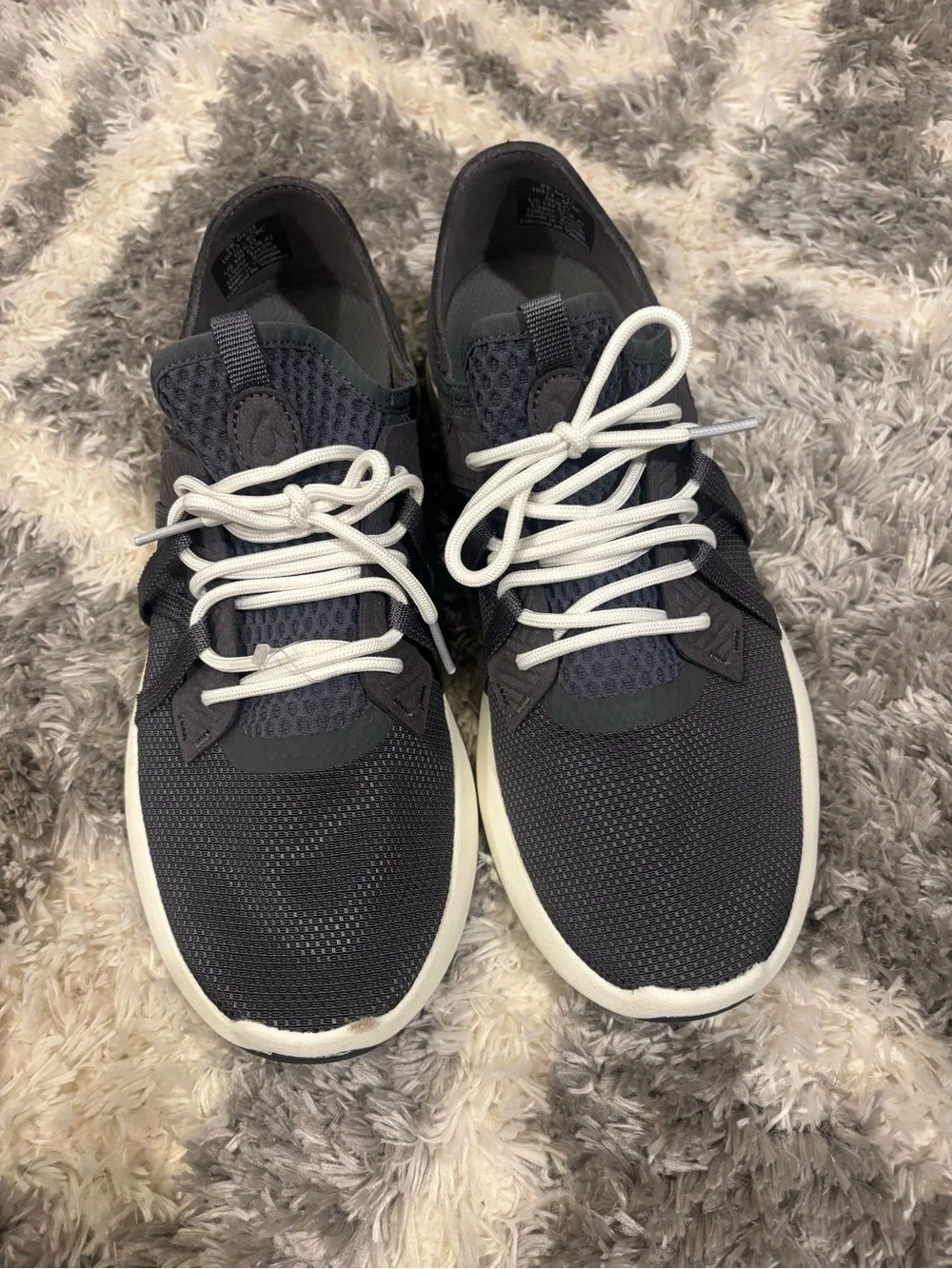 Olukai men’s Holo sneakers. Lace up. Men’s size 9. NWOT